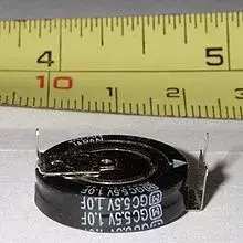 220px-OneFarad5.5Velectrolyticcapacitor.webp