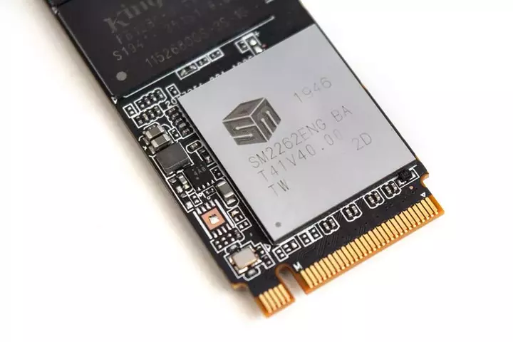 07-kingston-kc2500-nvme-pcie-ssd-1000gb.webp