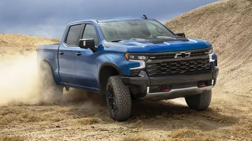 2022-chevrolet-silverado-zr2-004.webp