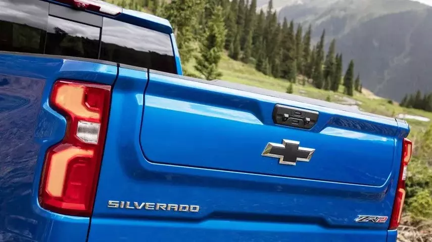 2022-chevrolet-silverado-zr2-006.webp