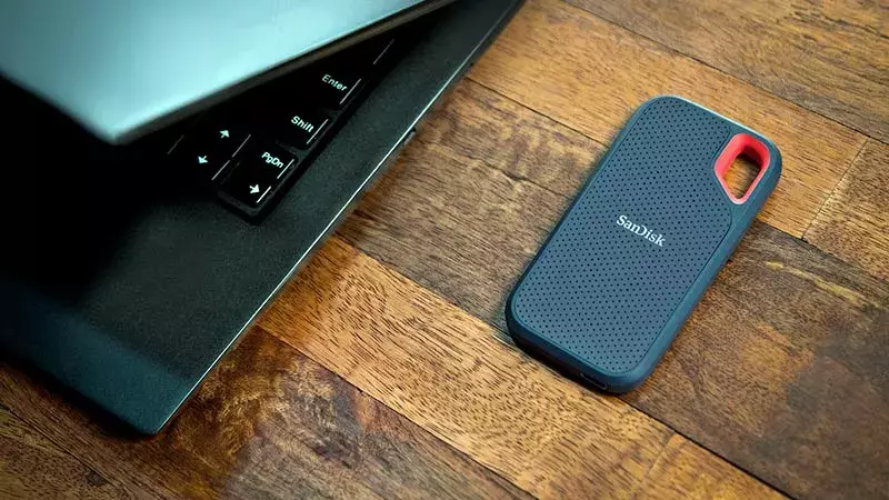 sandisk.jpg sandisk.jpg