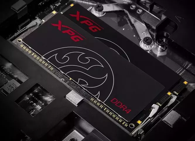 125896-adata-xpg-hunter-ddr4-2.webp