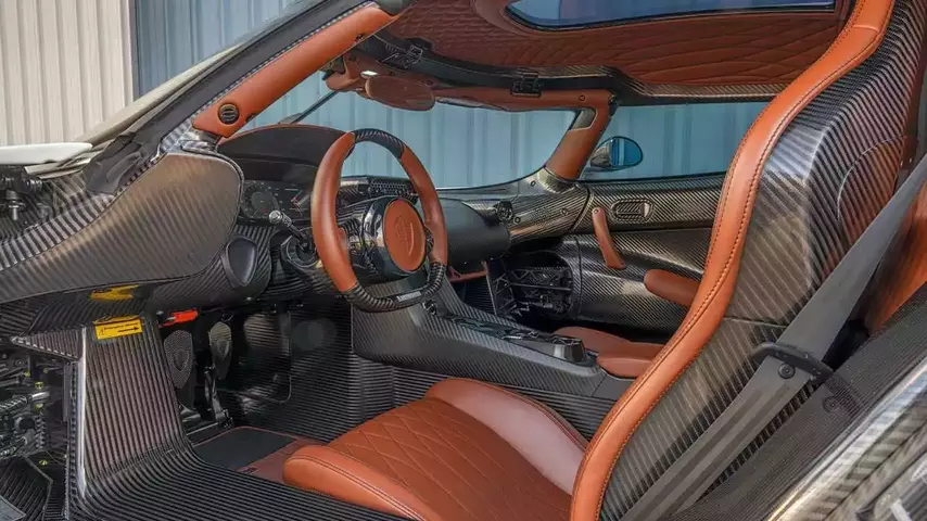 2019-koenigsegg-regera-interior.webp