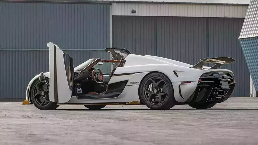 2019-koenigsegg-regera-side-view.webp